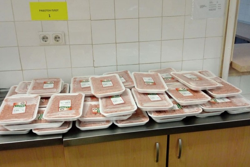 Снимка за Месокомбинат Севлиево дари кебапчета за социалн...