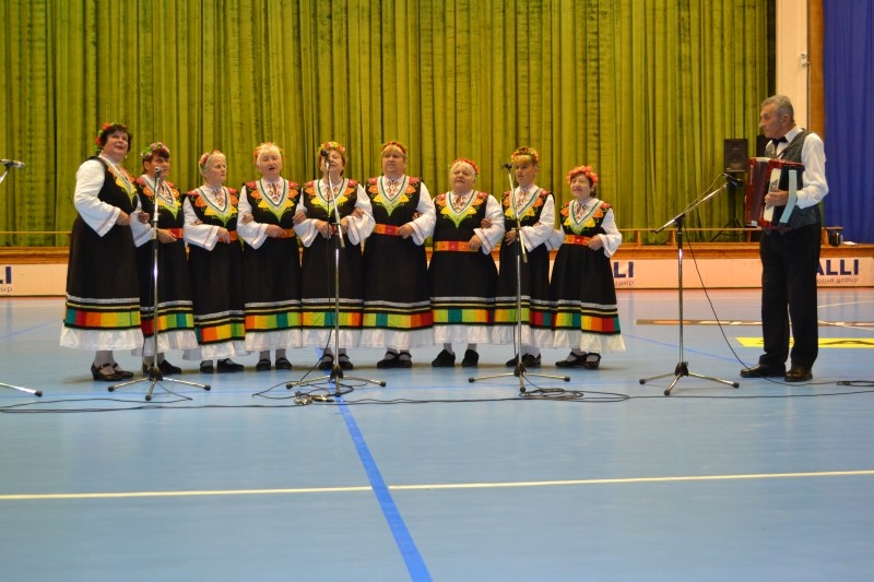 Снимка за С песни и танци габровци отбелязаха Международн...