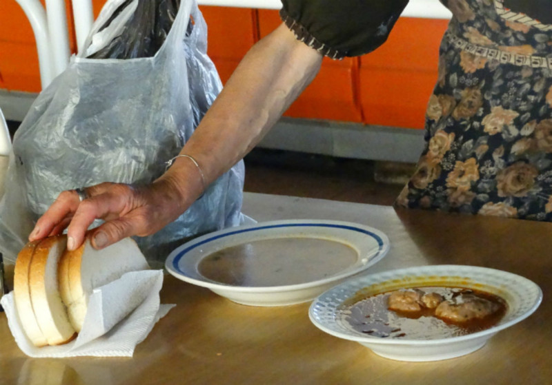 Снимка за Услугата „Топъл обяд“ продължава до 9 септември