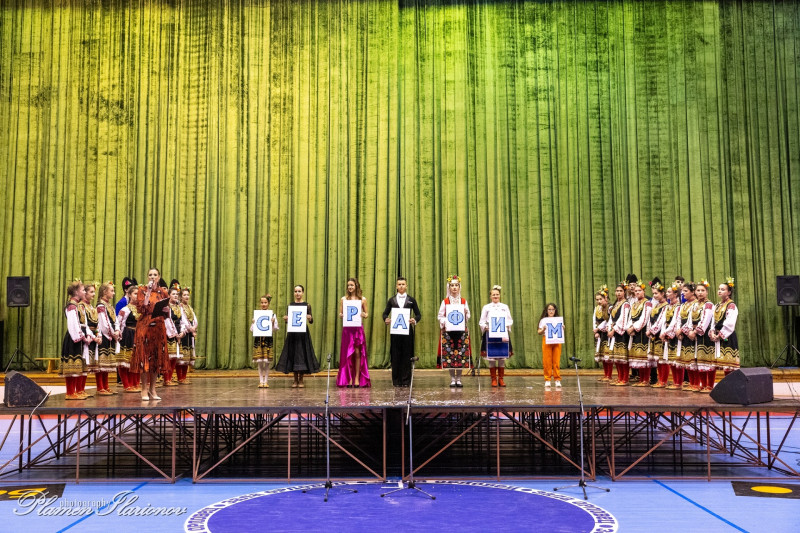 Снимка за 7 000 лева от благотворителния концерт за Серафим