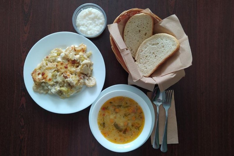 Снимка за Удължава се подкрепата с топъл обяд до януари 2...