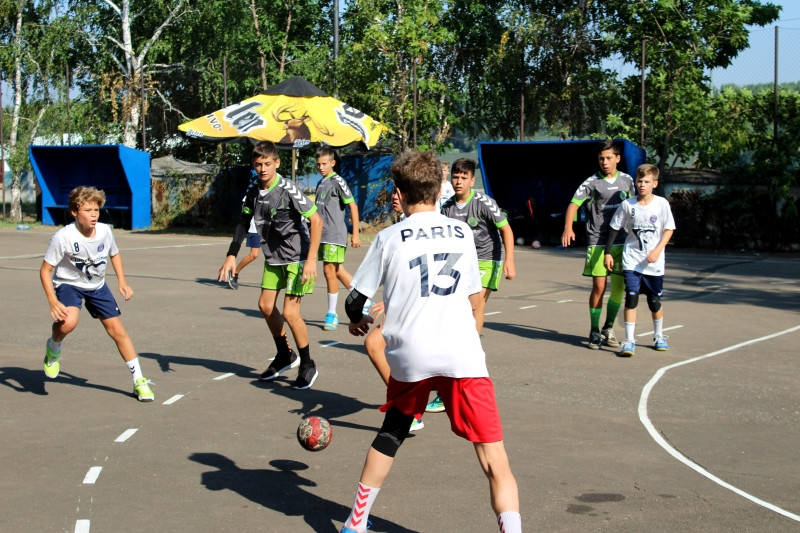 Снимка за МОН финансира спортните площадки на „Отец Паиси...