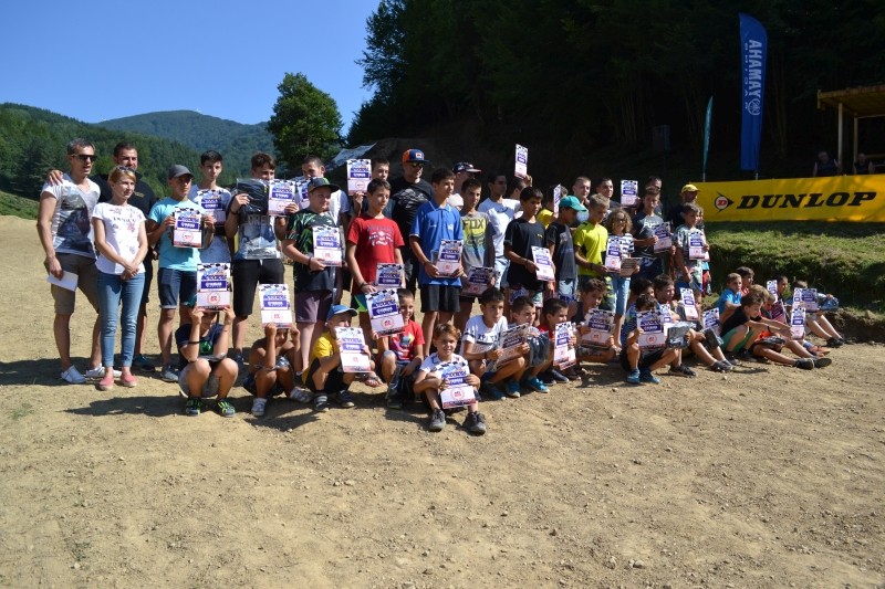 Снимка за Писта, гуми и мотокрос