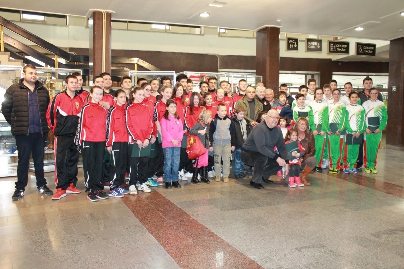 Снимка за Играй, обичай и дарявай