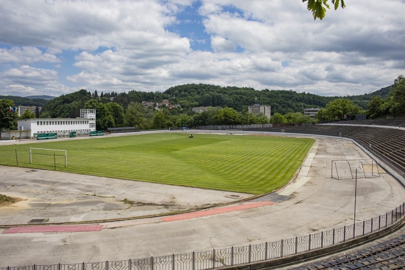 Снимка за Община Габрово с проект за игрището и лекоатлет...