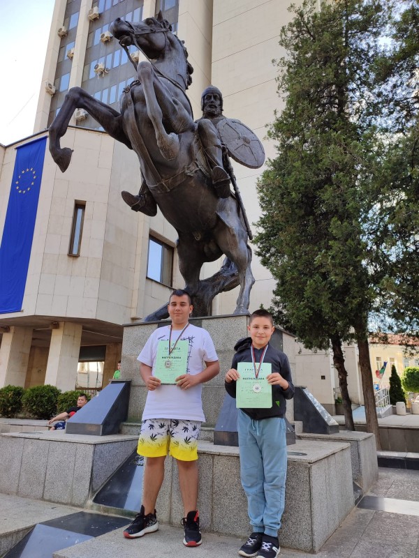 Снимка за С два сребърни медала се завърнаха шахматистите...