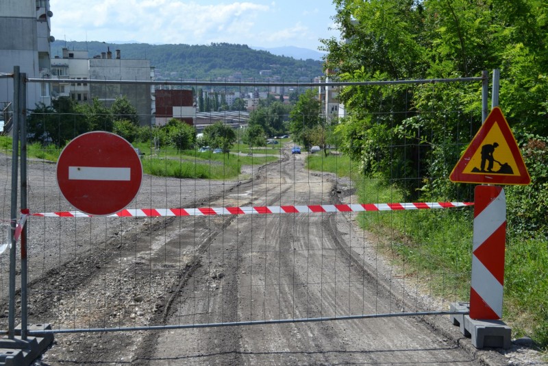 Снимка за Временно ограничение на движението по ул. „Лазу...