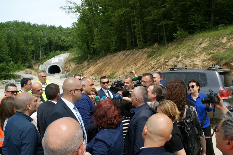 Снимка за Министър-председателят инспектира обходния път ...