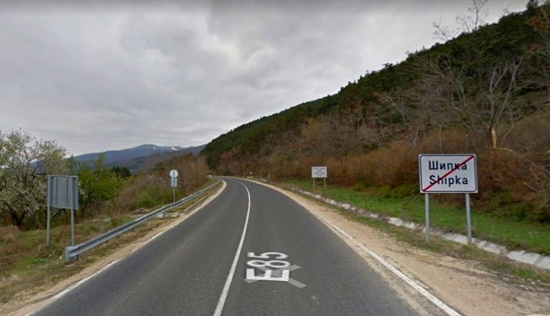 Снимка за Проходът „Шипка“ остава затворен още седмица