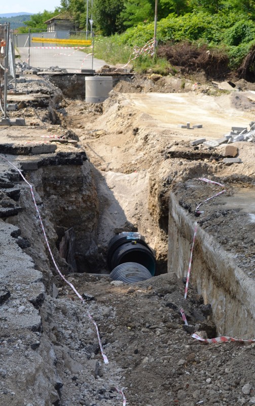 Снимка за Нов канализационен клон и улично осветление при...