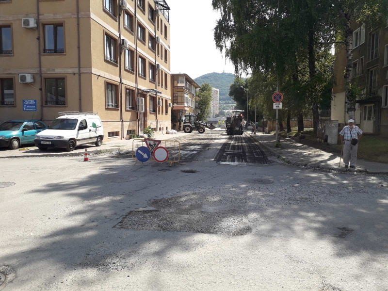 Снимка за Временно ограничение на движението, заради асфа...