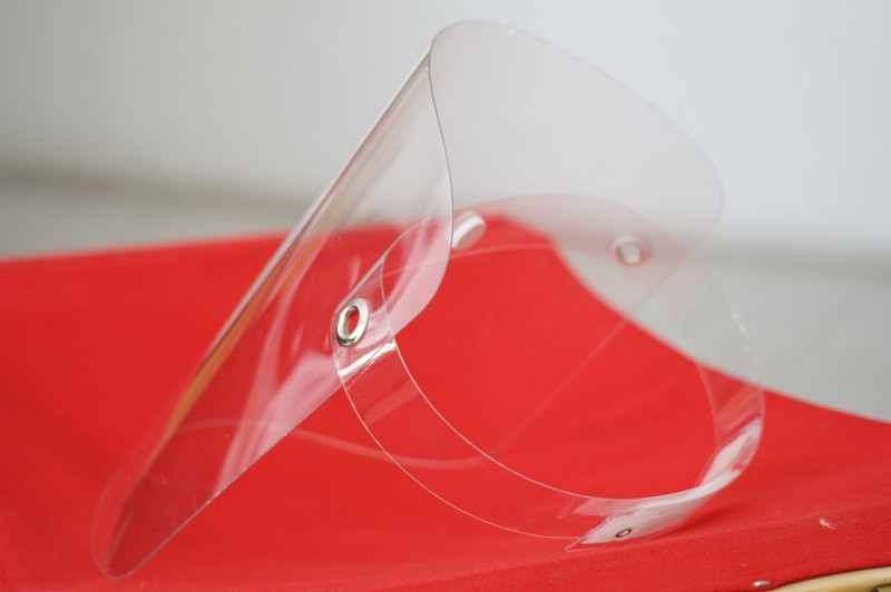 Снимка за 500 предпазни шлемове за медицински служители