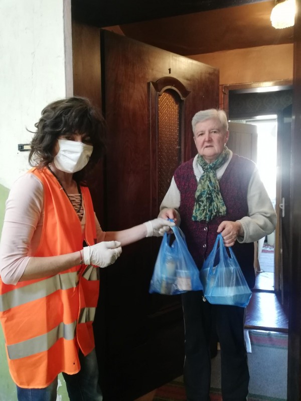 Снимка за Дейностите по пазаруване на храна и лекарства п...