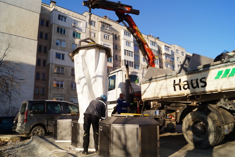 Снимка за Модерни подземни контейнери за отпадъци ще има ...