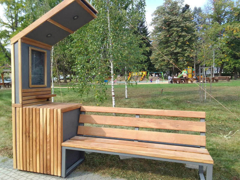 Снимка за Две нови соларни пейки в Габрово