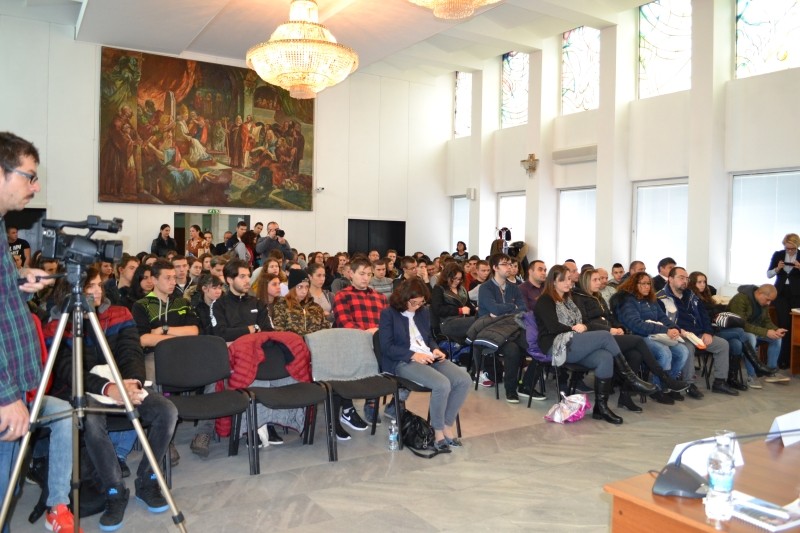 Снимка за Габровски младежи и български евродепутати обсъ...