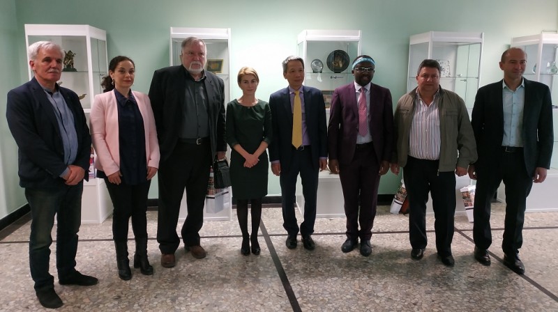 Снимка за Дипломати от Виетнам и Южна Африка посетиха Габ...