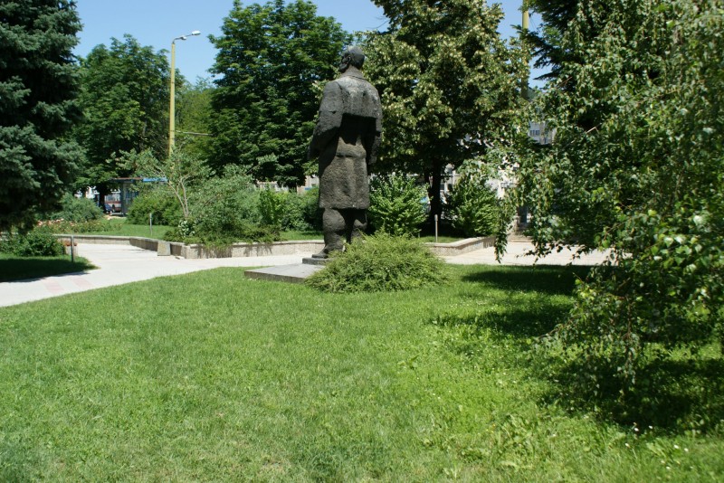 Снимка за Спря напоителната система в парка срещу Дома на...