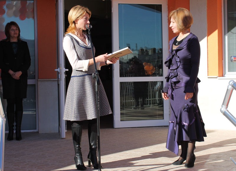 Снимка за  „Ключ към сърцето на всяко дете“ подари кметът...