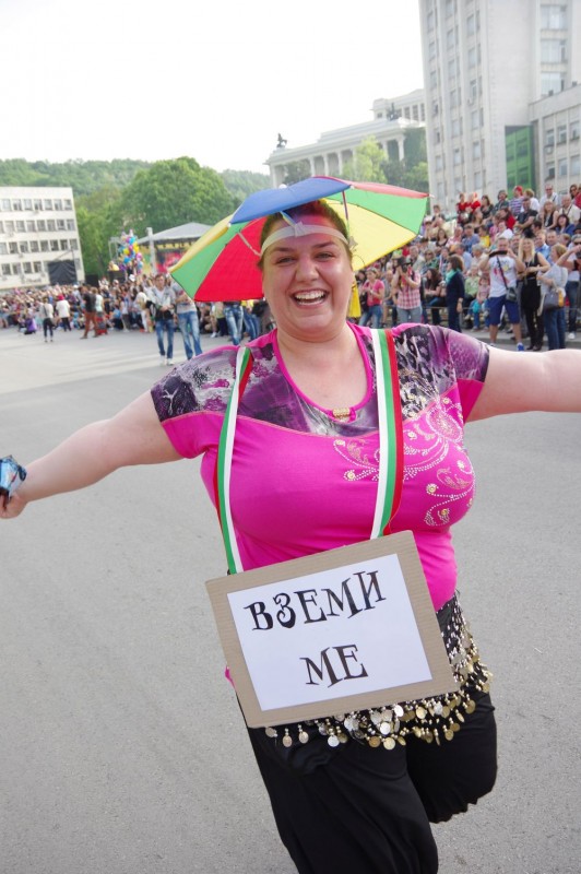 Снимка за Честит първи април! И не на шега - търси се мом...