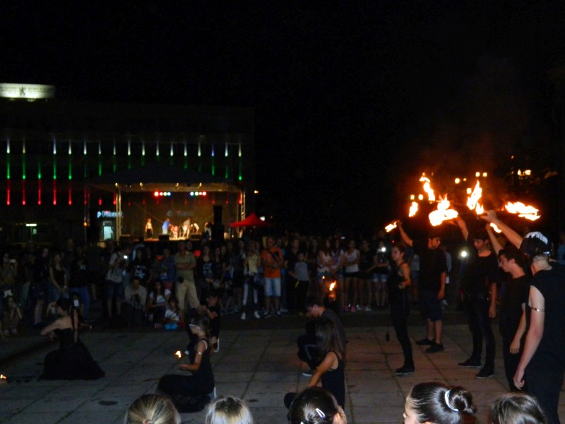 Снимка за Огненият хепънинг тръгна по вода