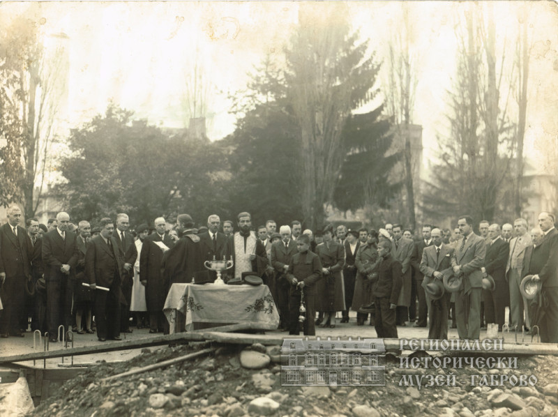 Снимка за На 10 октомври 1937 г. се полагат основите на п...