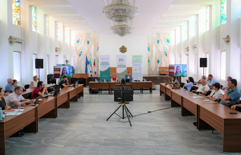 Снимка за Ева Майдел към участниците в "Кметовете говорят...