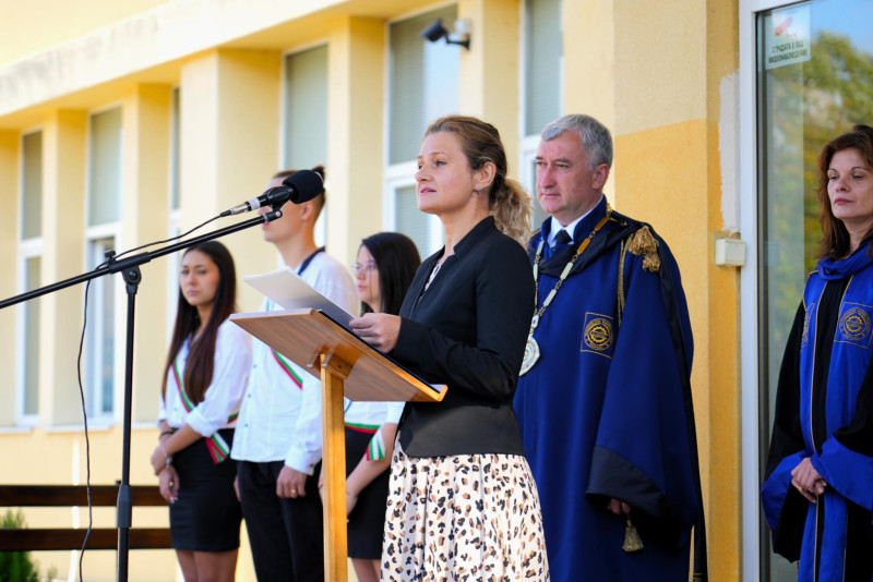 Снимка за Успешна да е новата академична година 