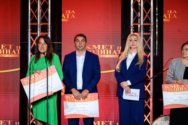 Снимка за Таня Христова с награда „Зелена община“  в конк...