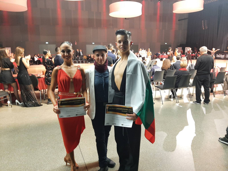 Снимка за Успех! Габровски състезатели по спортни танци с...