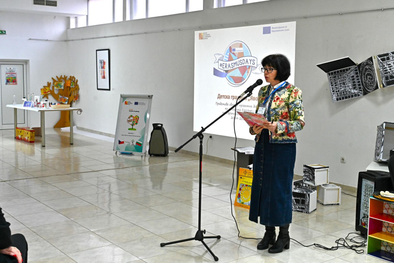 Снимка за ДГ “Явор“ споделя опит с колеги 