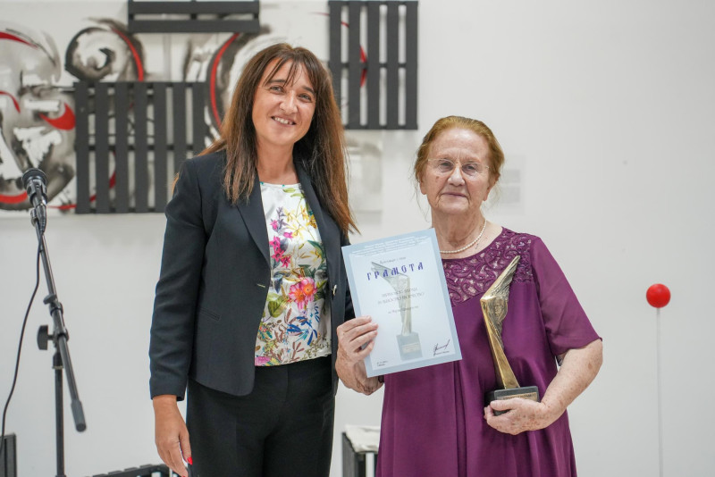 Снимка за Мария Шандуркова получи Априловска награда за ц...