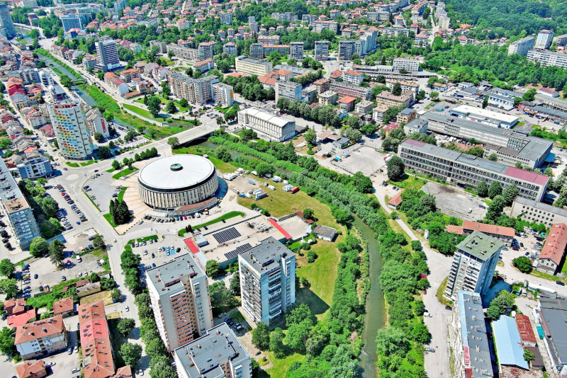 Снимка за Местният парламент подкрепи проекта за бюджет н...