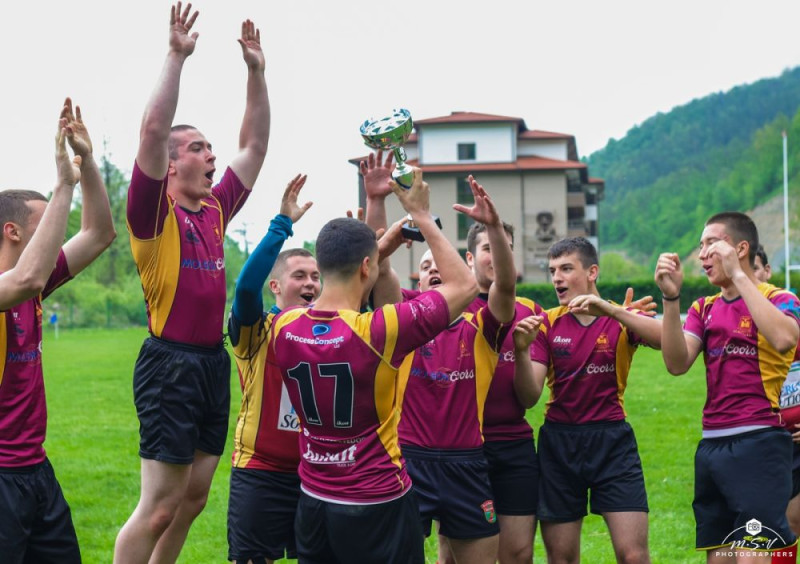 Снимка за ПТГ спечели средношколския турнир по ръгби „Дим...