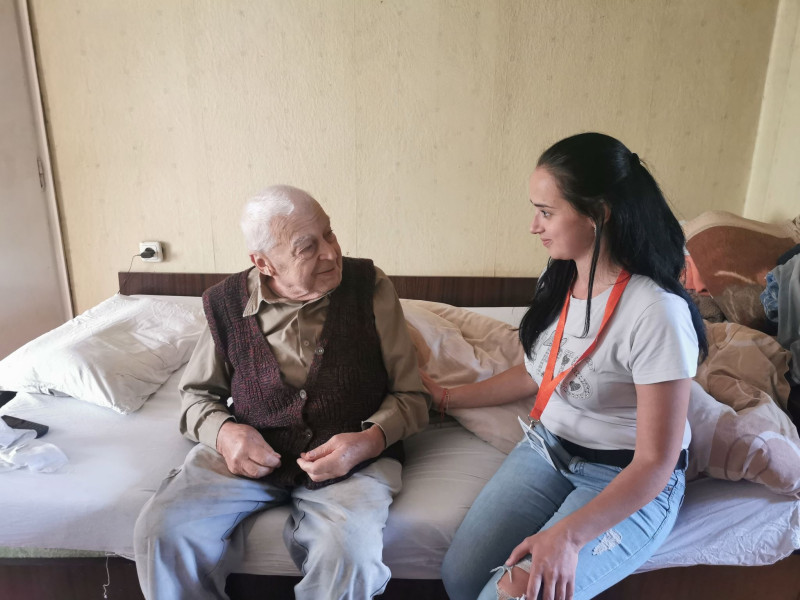 Снимка за Над 700 възрастни и хора с увреждания ще получа...