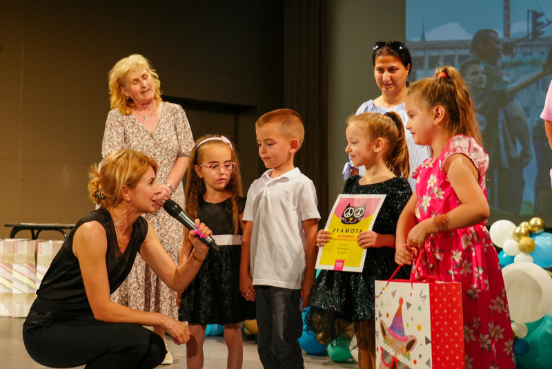 Снимка за Кметът Таня Христова награди участници от Карна...