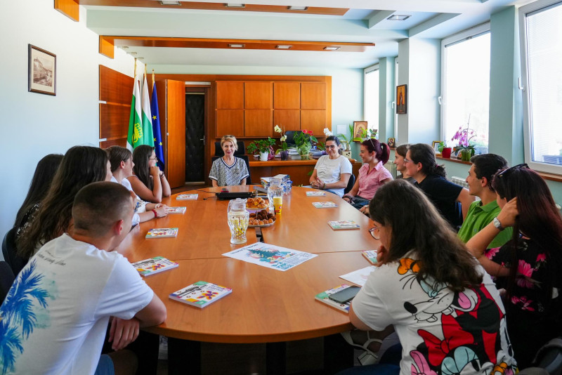 Снимка за Кметът на Габрово се срещна с новите членове на...