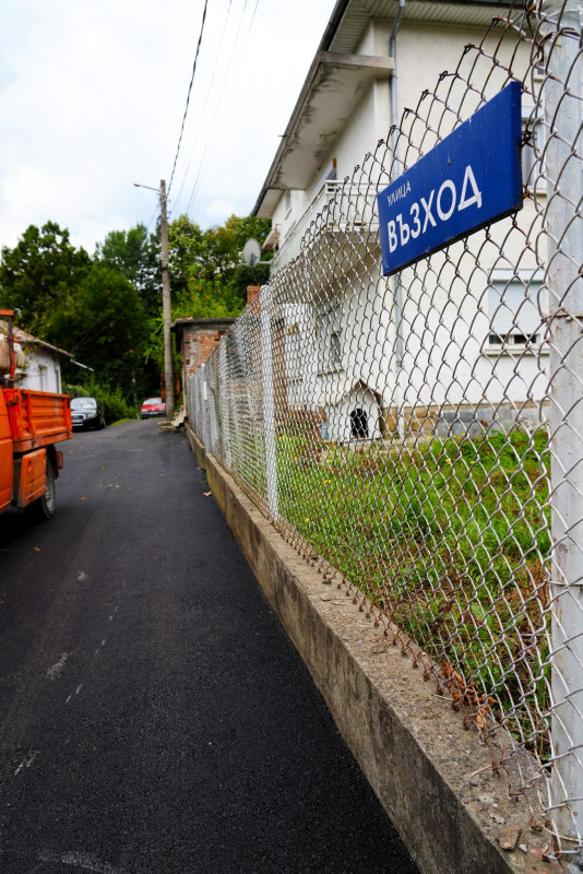Снимка за В ход са текущи ремонти на улици 