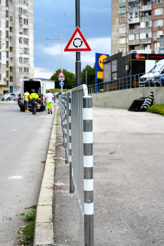 Снимка за Монтират се нови 165 предпазни пана 