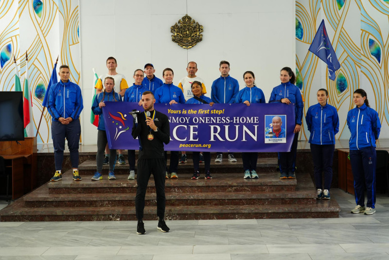 Снимка за Християн Стоянов стана Почетен Факлоносец на мира