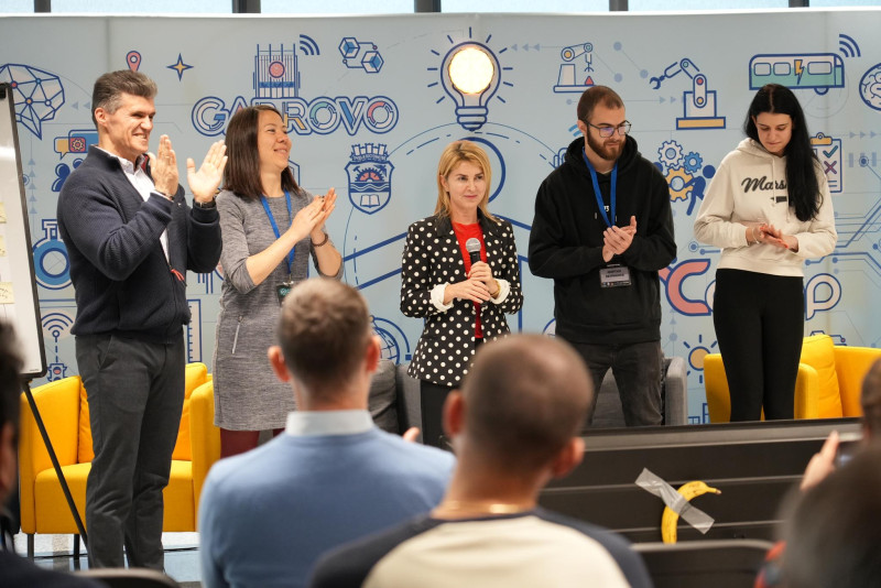 Снимка за Таня Христова към участниците в Gabrovo Innovat...