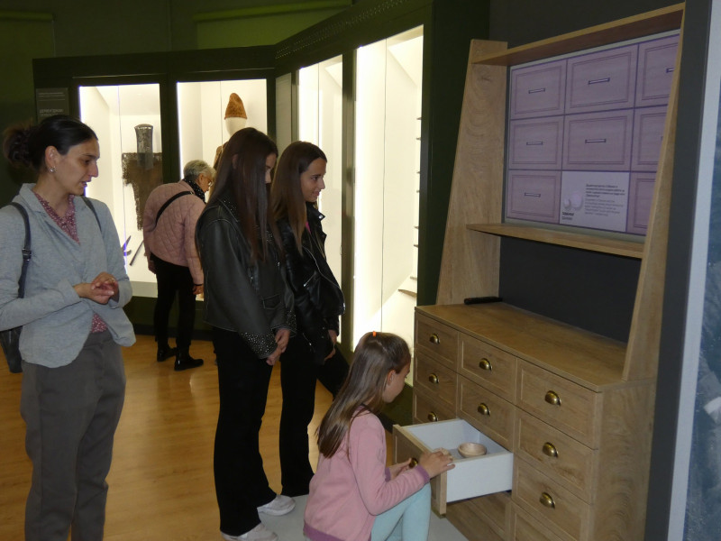 Снимка за Над 750 посетители видяха новата експозиция на ...