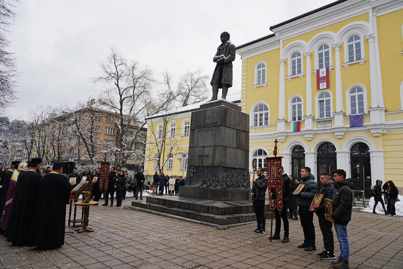 Снимка за 190 години Априлово училище 