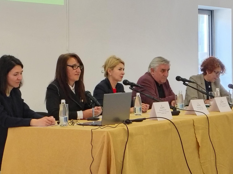 Снимка за Таня Христова към две от експертните комисии на...