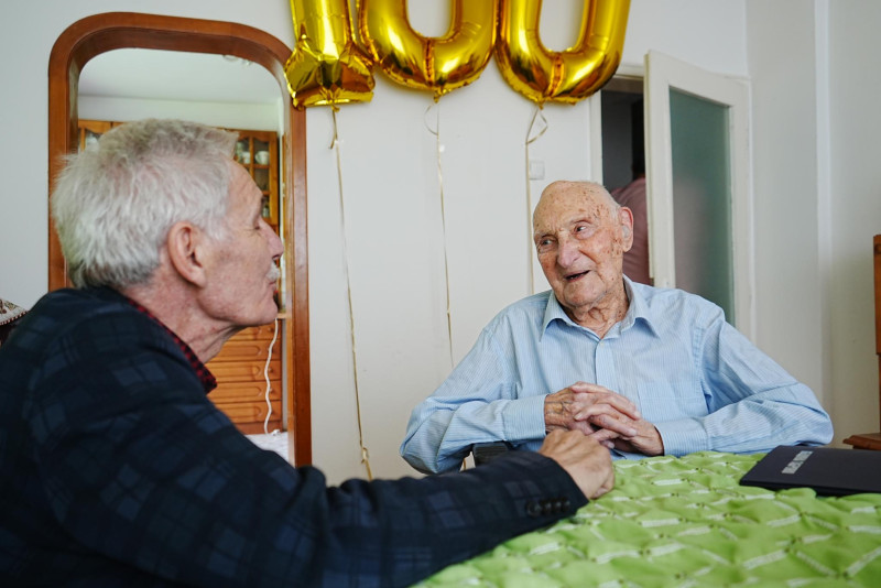 Снимка за Пенчо Недков отбелязва днес в Габрово своя 100 ...