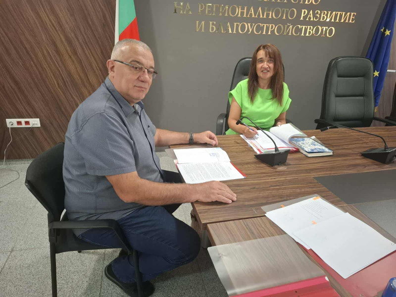 Снимка за Спортен комплекс в кв. Трендафил и още 12 обект...