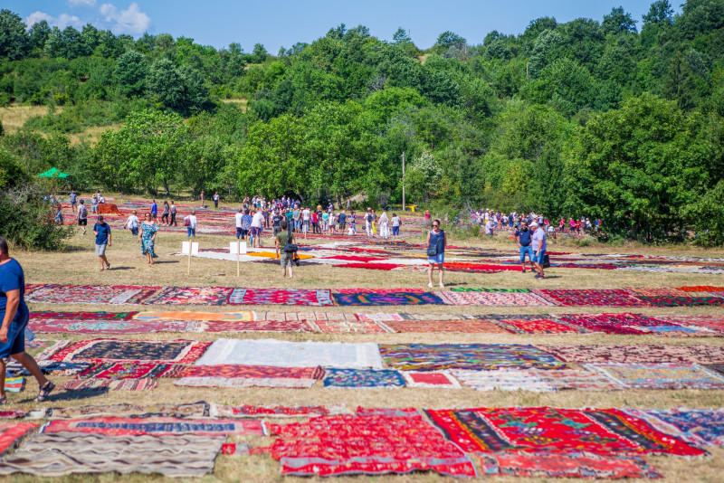 Снимка за ИГЛИКА КИЛИМ ФЕСТ- традиция, оживяла под открит...