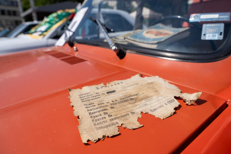 Снимка за 140 класически машини  на Парад на ретро автомо...