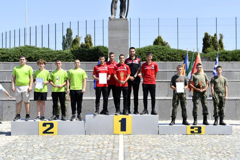 Снимка за Ученици от Габрово сред най-добрите в минитурни...