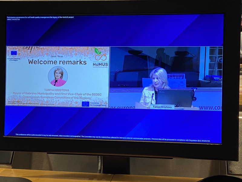 Снимка за Таня Христова по време на конференцията на прое...